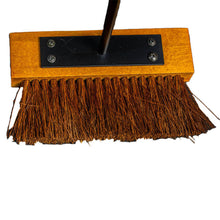 Load image into Gallery viewer, Outdoor Magic 750mm Pizza Oven Brush